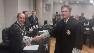 El presidente de la Sala Contenciosa saluda a Celso Rodríguez Padrón, presidente del alto tribunal madrileño